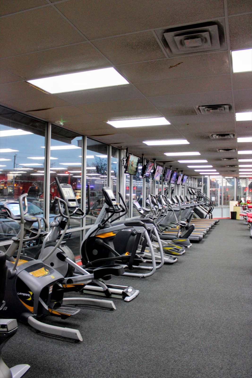 Inside Taylor Fitness Palestine